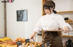 在面包店打工的变态！森本つぐみ是个隐藏巨乳！