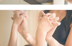 樱桃喵：校园里面黑丝百合两位小姐姐