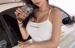 受不了了！！妹子的完美身材，主要是靠….