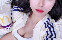 大马正妹Wenxian，比基尼解放火辣爆乳身材