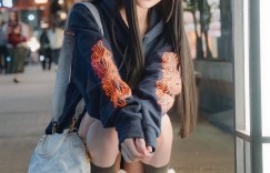 【网络美女】樱花季惊艳亮相！胡桃さくら赏樱美照获赞”人比花娇”，网友惊叹：美得像AI