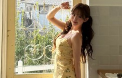 【网络美女】金娜妍惊艳登封《Maxim》杂志 4 月封面！紧身裙展现 S 型曲线韩国热销，开卖即断货值得收藏！