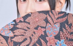 【网络美女】曼容、边荷律、Wendy 比基尼同框热舞！脚踏蓝白拖成焦点，惊人反差网笑：长腿秘密曝光！