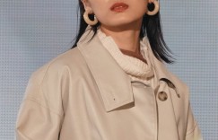 山下美月，透明上衣透明感溢出的美肌露出