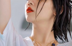 三吉彩花 ​​​​