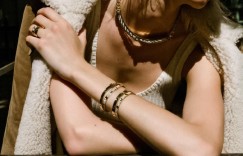 Elle France September 2022 珠宝首饰主题Photography by Stéphanie Volpato Styling by Elisabeth Akessoul ​​​