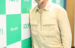 李銘順舊傷復發「不能步行」！遺憾缺席金鐘57　腳腫成兩倍大嚴重傷勢曝光