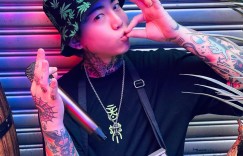 林襄路邊抽菸惹議！經紀人緊急道歉「會努力戒掉 」　謝和弦傻眼開罵：什麼時代還在道德綁架