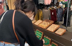 柯佳嬿「罕見同框坤達」！素顏模樣曝光狂被截圖　Sandy撞造型笑翻：女星放假都長一樣