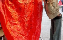 周子瑜在台北！現身平溪「摘口罩放天燈」美貌曝光　粉絲驚呆：竟然沒認出來