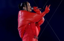 比蕾哈娜還忙！失聰手語翻譯員超級盃「超到位肢體語言」全網盛讚：好有生命力