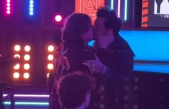 Harry Styles橫掃全英音樂四大獎！下台「激吻男歌手致謝」他羞喊：我現在硬爆了