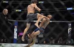 傑克葛倫霍拍新片現身UFC！「胯下炸超巨一包」飛踢對手　網歪樓：視線移不開