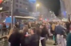 夫婦飯店上演活春宮！窗邊「激戰畫面」路人看傻癱瘓交通：外送員甚至忘記送餐