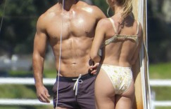 小頭壓不住了！帥爆劊子手拍戲「當眾搭帳棚」畫面曝光　網笑：席德妮史威尼太辣了