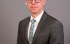 男法官不演了！進軍Onlyfans「喝套套內液體」兼差　發肉照稱：白天專業晚上浪