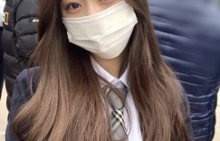 街边巧遇「甜美女学生」天菜颜值引疯传！满满气质笑容好灿烂
