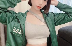 [人物]性感甜心「啾啾」白嫩美超可口，手肘轻压就现「软嫩事业线」