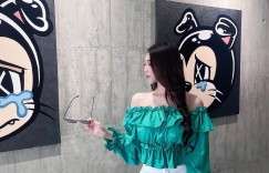 [人物]九份茶楼出现「美正妹」Miko米可！「事业线小蛮腰」让人无暇看风景！