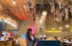 【网络美女】正妹宠物沟通师「小彤」，极品长腿和「上围」让网友想自己当宠物啦！