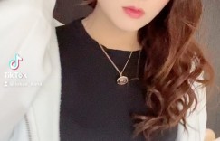 【深夜女孩】清纯派美女展现比基尼晒痕「德江かな」化身阳光辣妹