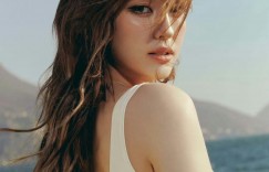 Somi、三吉彩花、Yoon Young Bae x Marie Claire Korea May 2025 , d’Alba Travel Italia 旅行主题🔥💛