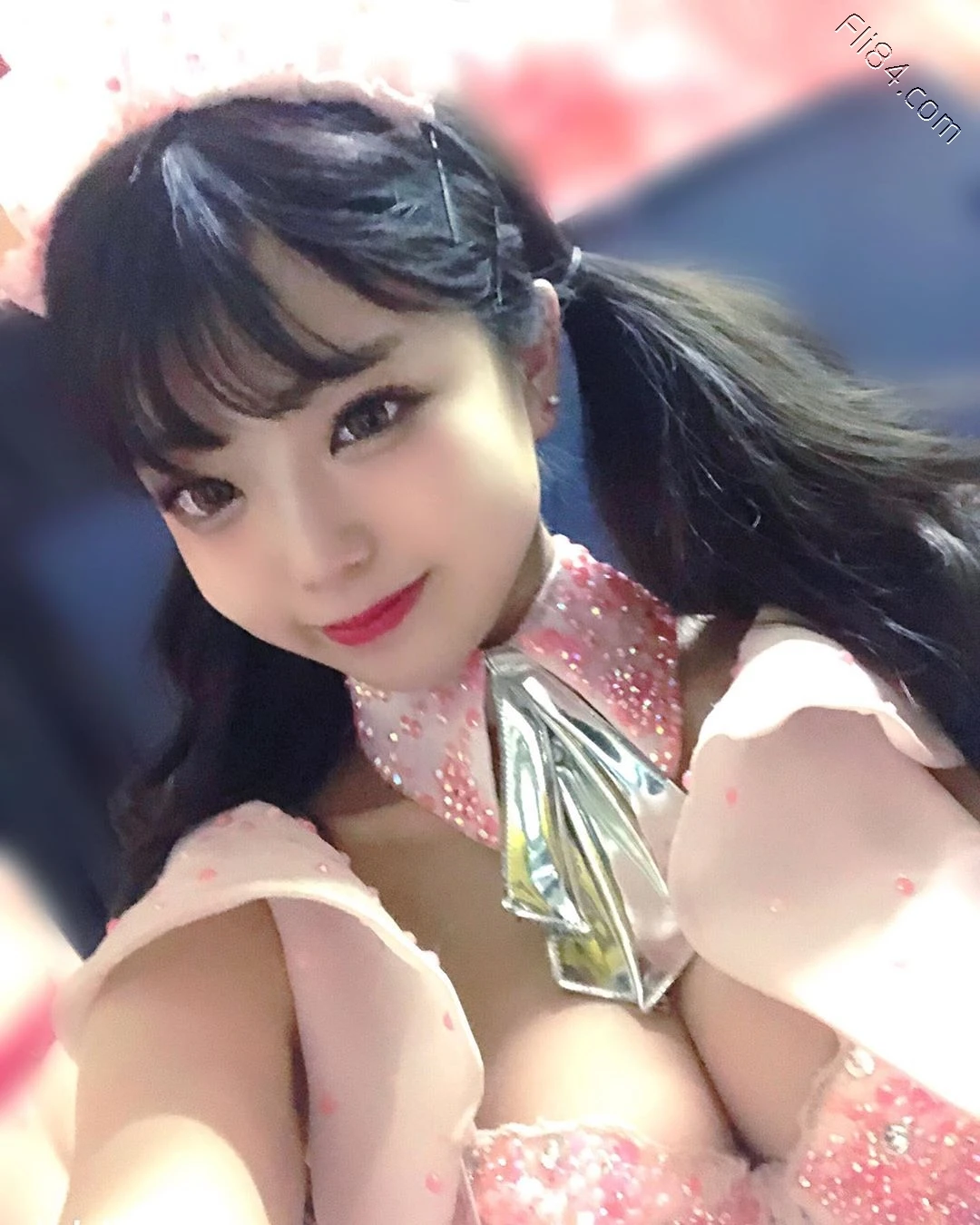东京夜总会舞者“MOMO”巨乳娃娃脸也太可爱了！