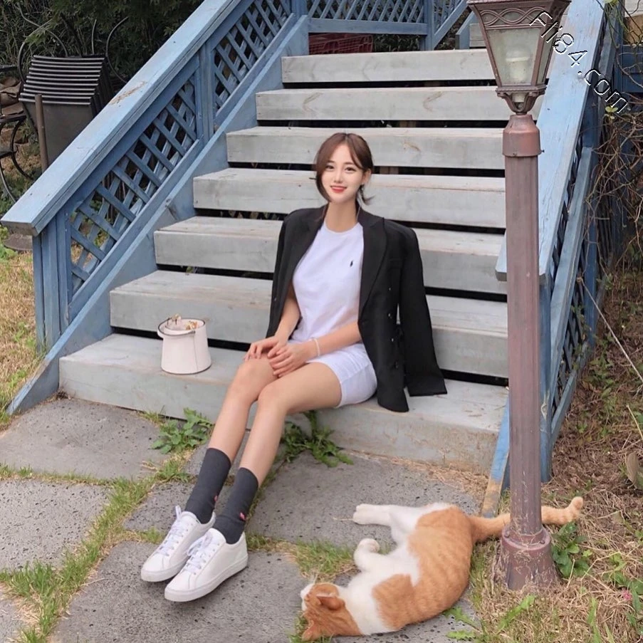 南韩气质小姐姐“chaae.rin”逆天细长美腿“腰臀比例太惊人”！