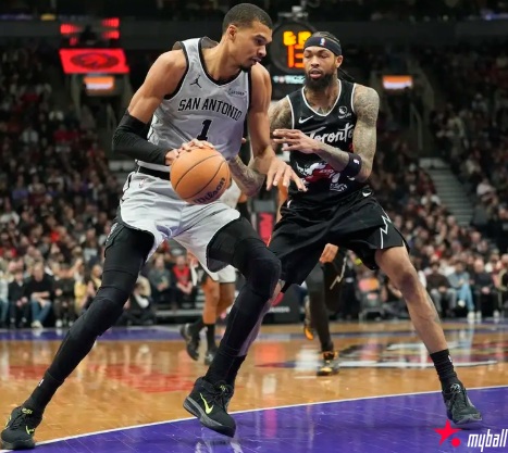 迈博体育 文班亚马12+8&5帽福克斯20分 马刺击败猛龙迎十连胜